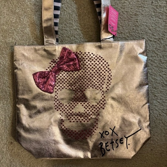 Betsey Johnson Tote XOX Too Too Pretty Rosegold Skull with Pink Sequin Bow - Picture 2 of 4